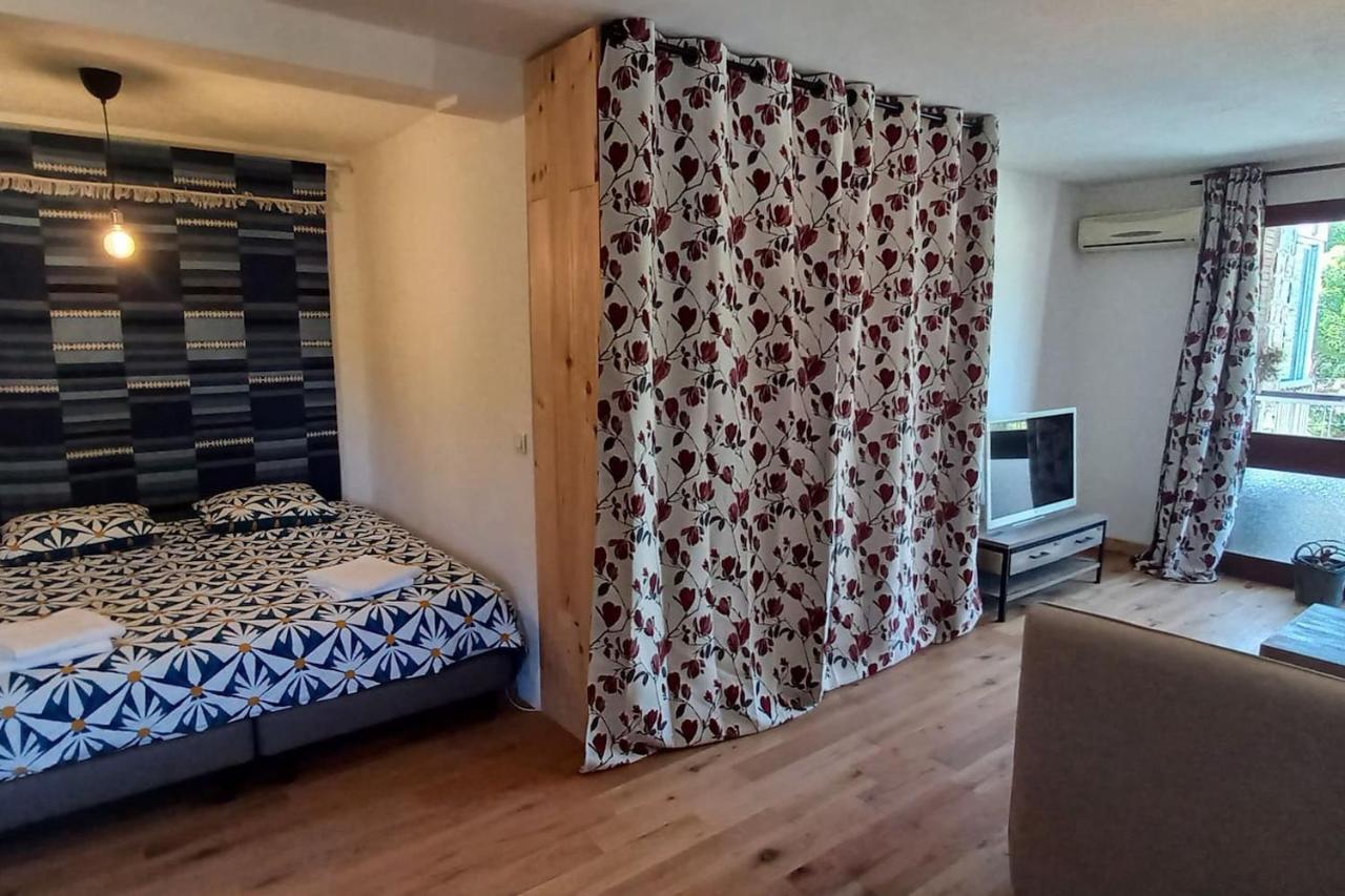 Loft Climatise "La Pinede", 50 M2, Tres Calme, 5 Mn A Pied Des Plages, Lit King Size La Seyne-sur-Mer Exterior foto